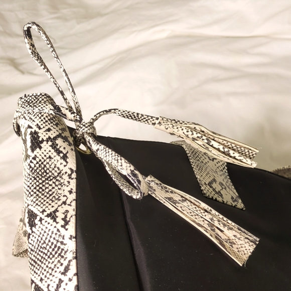 Large Guang Tong handbag with snake print handles and trim. - Picture 6 of 9